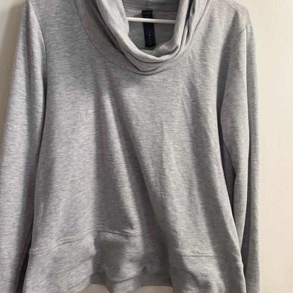 Yogalicious grey turtle neck sweatshirt size large - Picture 2 of 5